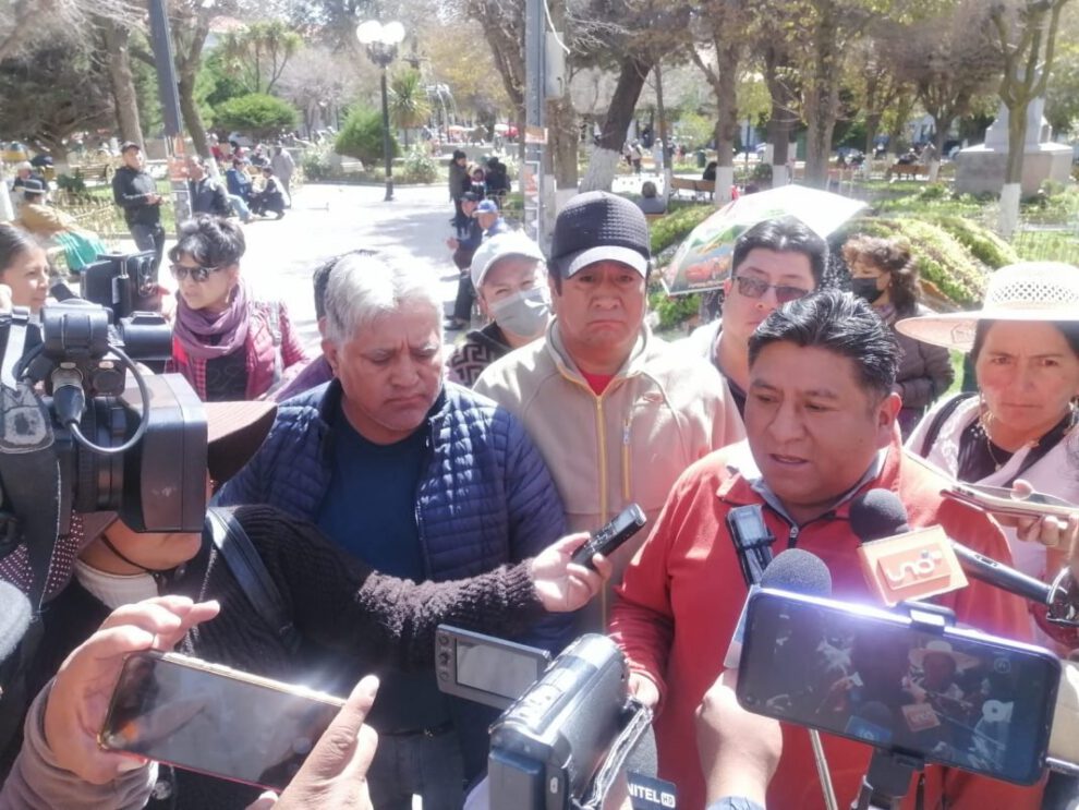 Bloqueo de carreteras por comerciantes de Oruro