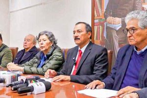 Opositores no tradicionales firman pacto de unidad para las elecciones de 2025