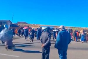 Bloqueo en tranca de Caihuasi por gremiales