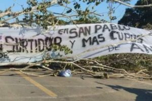 bloqueo carretera Santa Cruz-Beni por falta de combustible