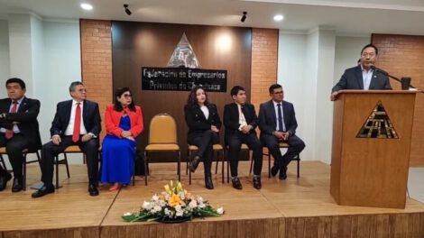 El presidente Luis Arce alerta sobre un ataque especulativo que amenaza la economía boliviana