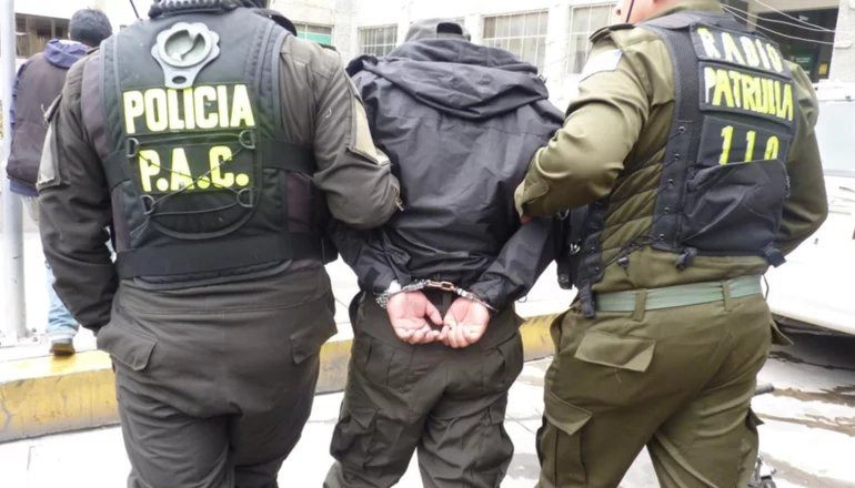 arresto civiles uniforme policial