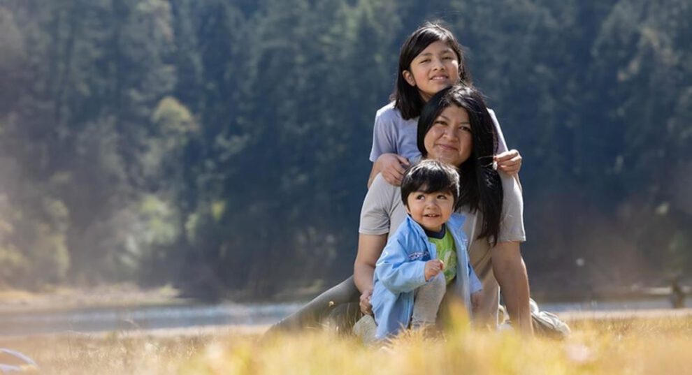Tolerancia de media jornada para madres trabajadoras en Bolivia