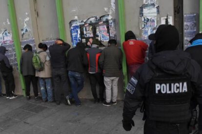 Ciudadanos extranjeros detenidos en La Paz con armas punzocortantes y sustancias controladas