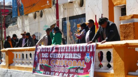 Chóferes exigen renuncia de responsable de YPFB Oruro