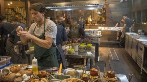 Comida boliviana preparada por el chef Rodolfo Guzmán en Gustu