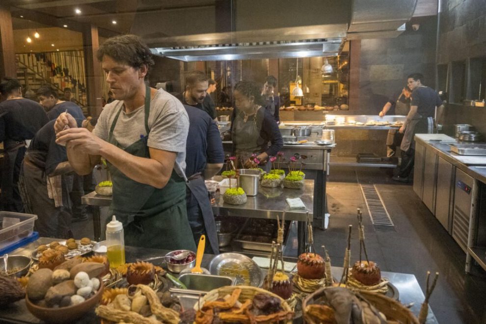 Comida boliviana preparada por el chef Rodolfo Guzmán en Gustu