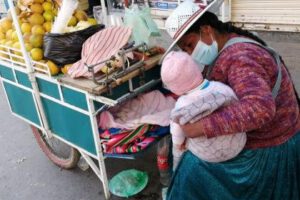 Estudio revela que el 70% de la actividad informal en Bolivia es realizada por mujeres