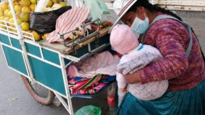 Estudio revela que el 70% de la actividad informal en Bolivia es realizada por mujeres