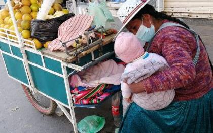 Estudio revela que el 70% de la actividad informal en Bolivia es realizada por mujeres