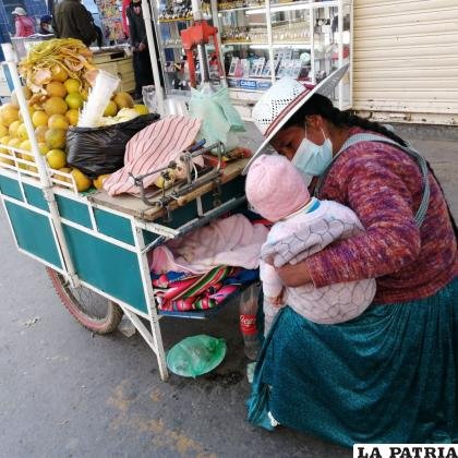 Estudio revela que el 70% de la actividad informal en Bolivia es realizada por mujeres