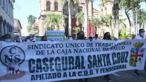 paro de 72 horas en la CNS en Santa Cruz