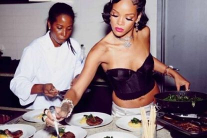 Rihanna en evento Fenty Beauty preparando jianbing
