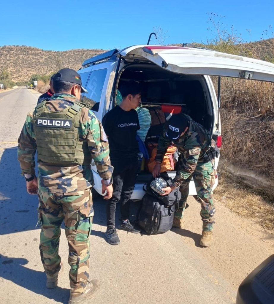 Operativo antinarcóticos en la carretera Potosí-Tarija