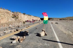 Bloqueo en la carretera Oruro-Potosí afecta viajes a Sucre