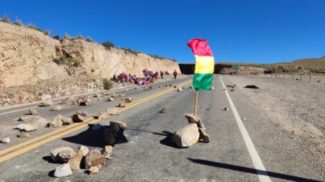 Bloqueo en la carretera Oruro-Potosí afecta viajes a Sucre