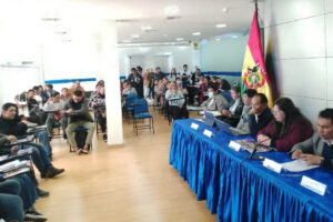 Impuestos y sector del transporte acuerdan trabajar en mesas técnicas en Santa Cruz