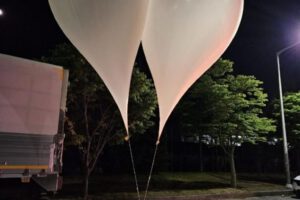 Globos norcoreanos con basura caen sobre territorio surcoreano