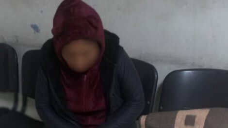 Madre obliga a su hijo a comer heces en Perú