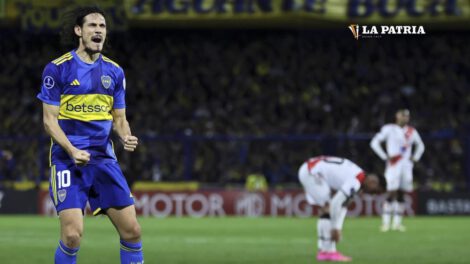 Edinson Cavani autor del segundo gol de Boca Juniors