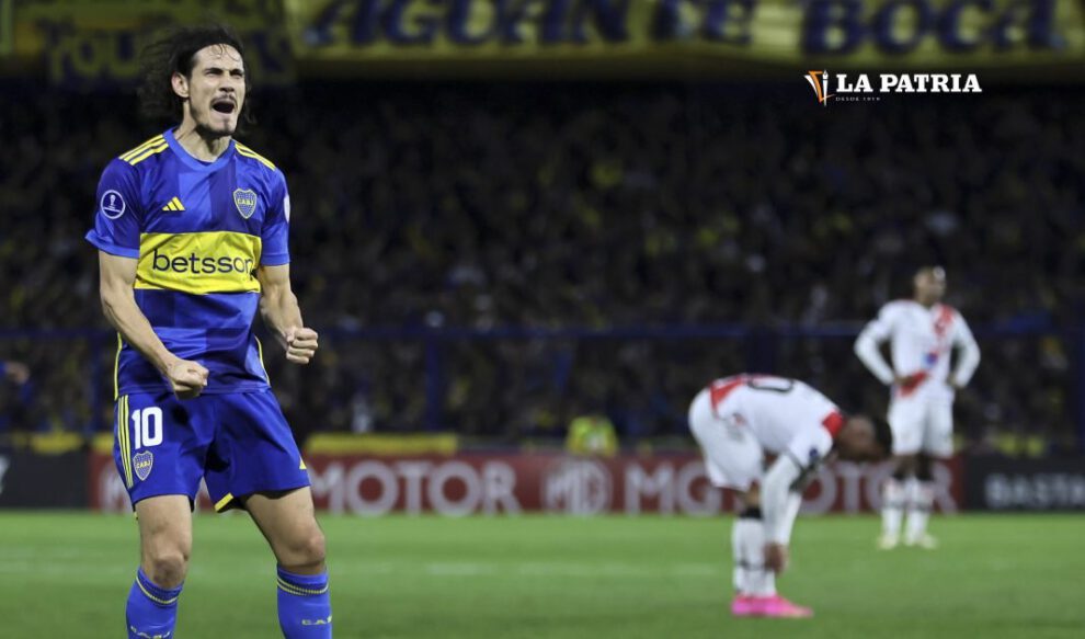 Edinson Cavani autor del segundo gol de Boca Juniors