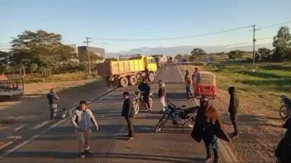 Protesta por aumento de tarifas en la ruta Santa Cruz-Beni