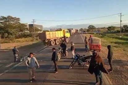 Protesta por aumento de tarifas en la ruta Santa Cruz-Beni