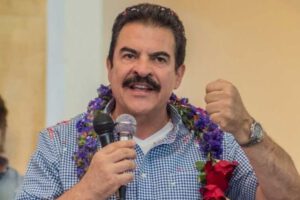 Manfred Reyes Villa se destaca como el político mejor valorado en Bolivia
