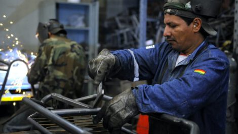 Trabajador de metalurgia sobre incremento salarial en Bolivia