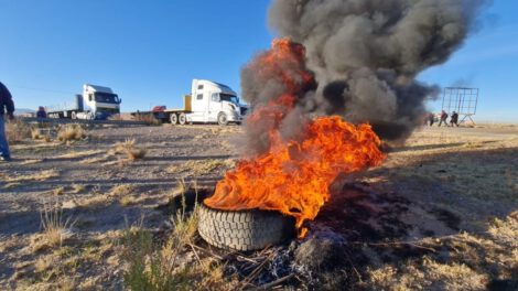 Bloqueo nacional de transportistas por falta de dólares y combustible