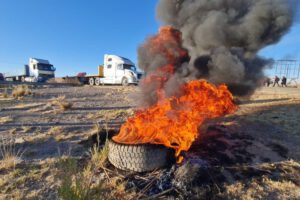 Bloqueo nacional de transportistas por falta de dólares y combustible