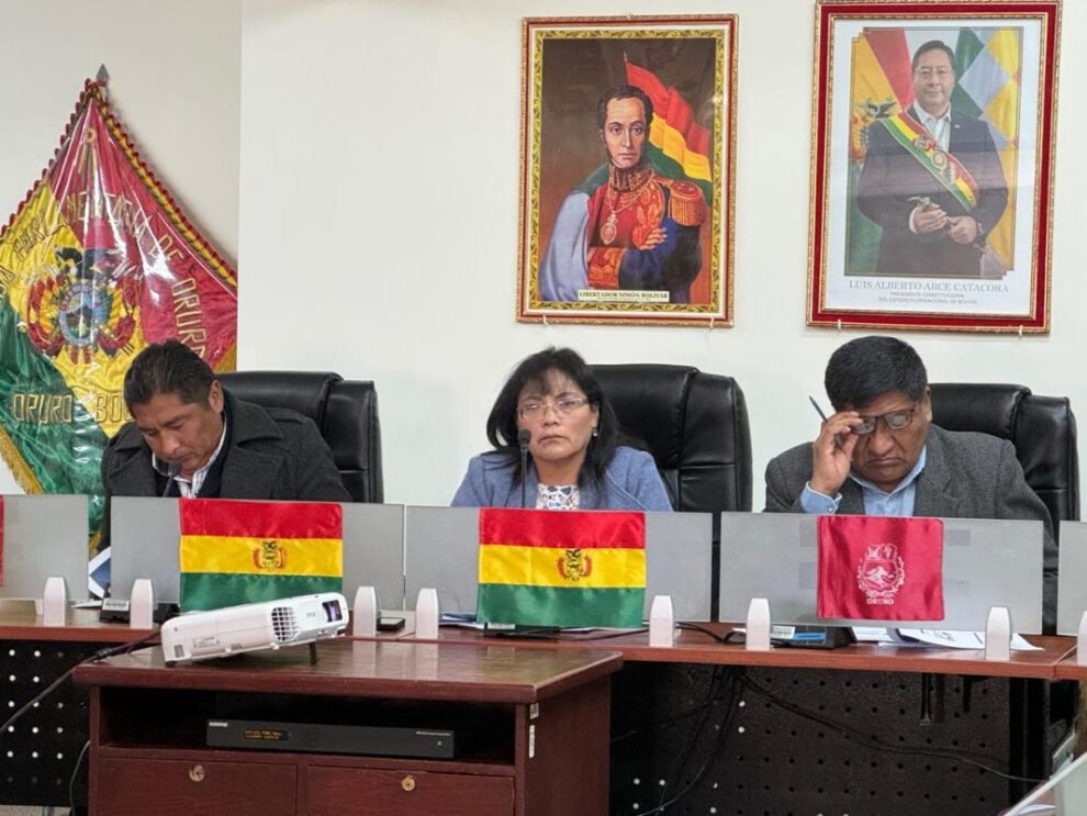 Doble Vía Oruro-Capachos en revisión por el GAMO