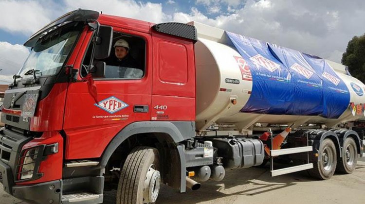Abastecimiento de gasolina y diésel en Bolivia
