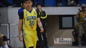 Carl A-Z vs Tarija Básquet en la Libobásquet
