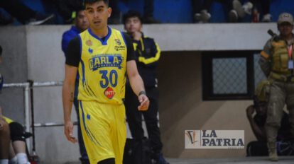 Carl A-Z vs Tarija Básquet en la Libobásquet