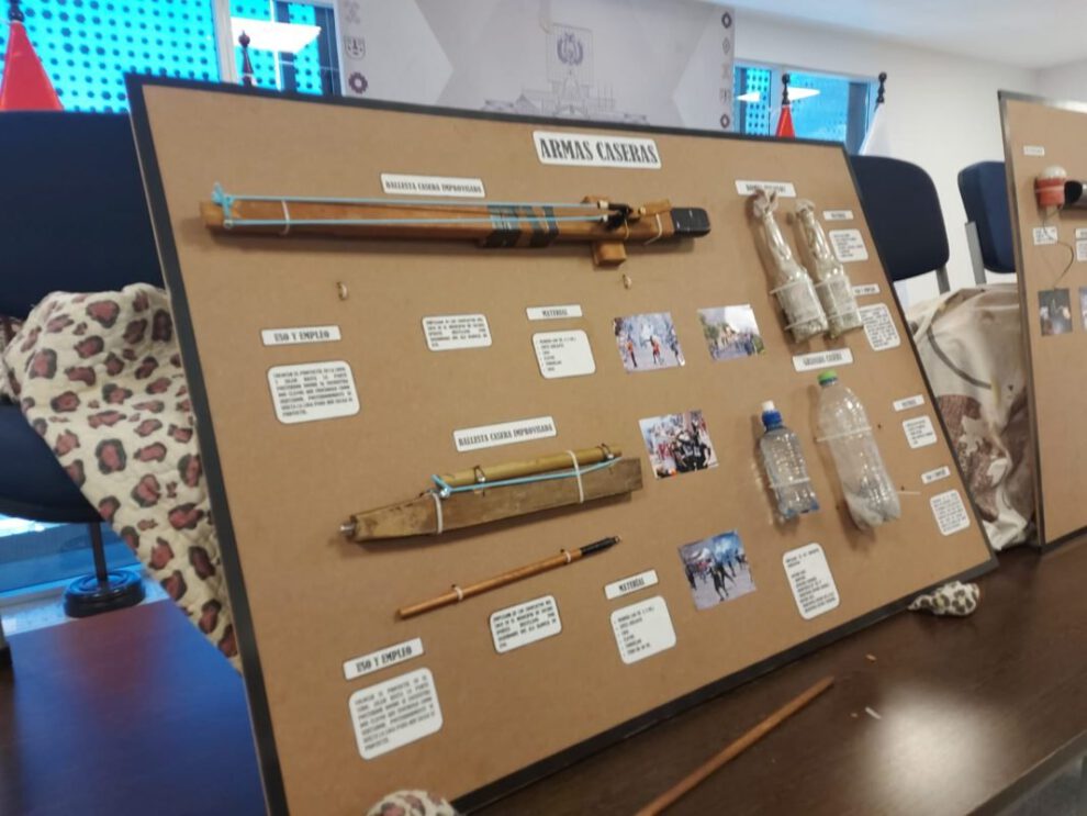 golpe de estado con armas caseras