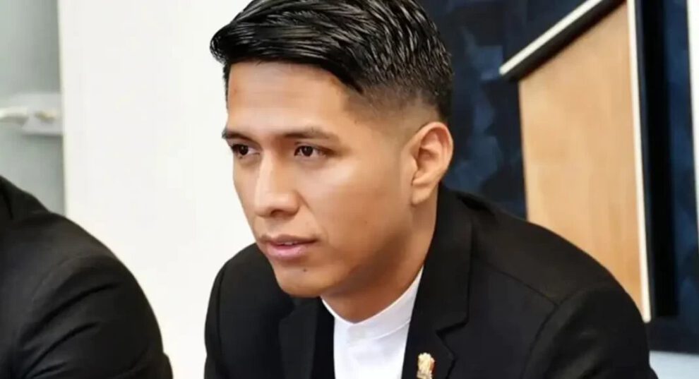 Andrónico Rodríguez suspendido por Tribunal Constitucional