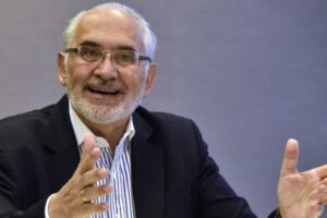 Carlos Mesa celebra la aprobación de la Ley 075 en Bolivia