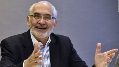 Carlos Mesa celebra la aprobación de la Ley 075 en Bolivia