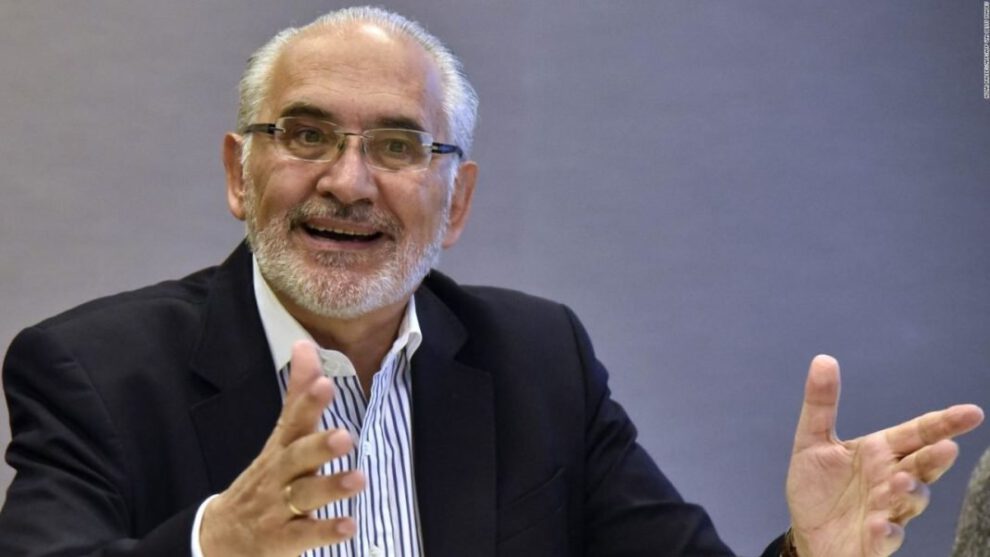 Carlos Mesa celebra la aprobación de la Ley 075 en Bolivia