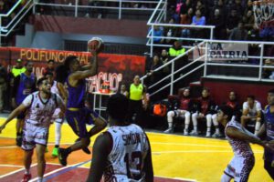CAN y Saracho se enfrentan en la Liga Boliviana de Básquetbol