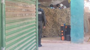 Encuentran muertos a padre e hijo en el mercado Bicentenario