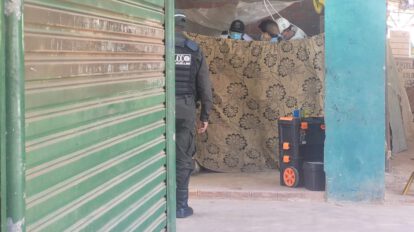 Encuentran muertos a padre e hijo en el mercado Bicentenario