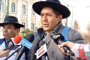 Csutcb critica congreso evista