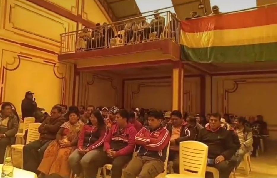 Transporte pesado internacional se reúne en Oruro para evaluar medidas de presión