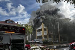 Incendio en Miami en el edificio Temple Court Apartments