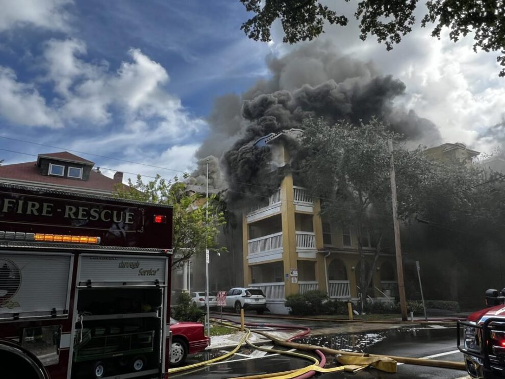 Incendio en Miami en el edificio Temple Court Apartments
