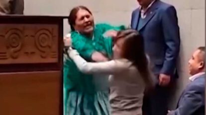Agresión en sesión legislativa a la diputada Mayra Zalles