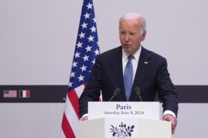Biden evalúa proteger inmigrantes casados con estadounidenses