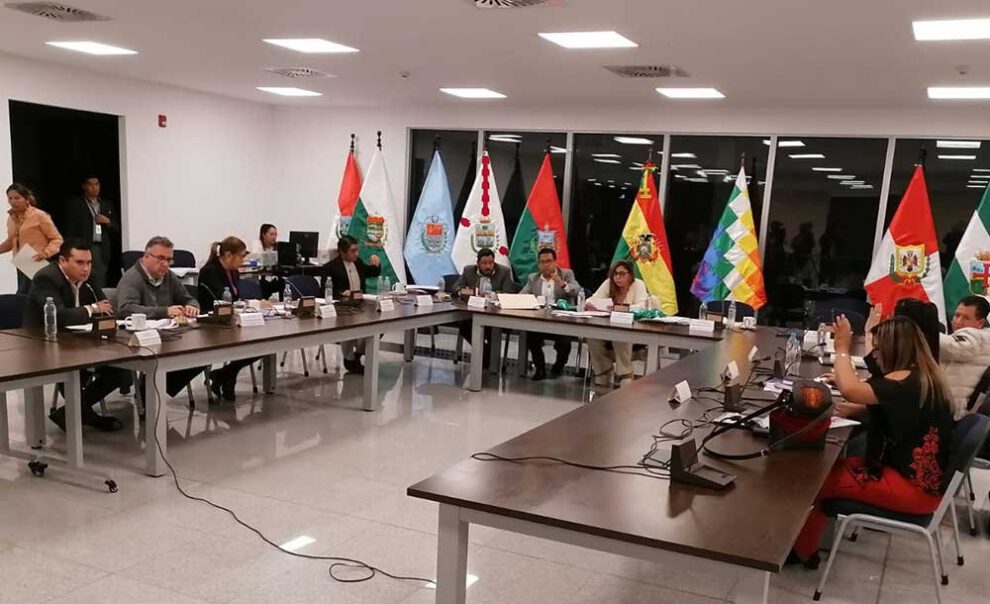 Comisión Mixta suspende sesión por falta de asambleístas